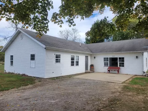 10270 N Reynolds Ln, Mount Vernon, IL 62864