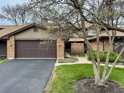 132 White Birch Ln, Westmont, IL 60559