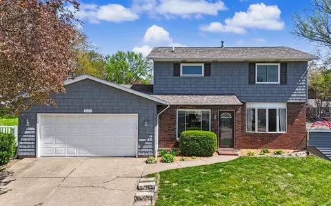 2604 E 34th Street Ct, Davenport, IA 52807