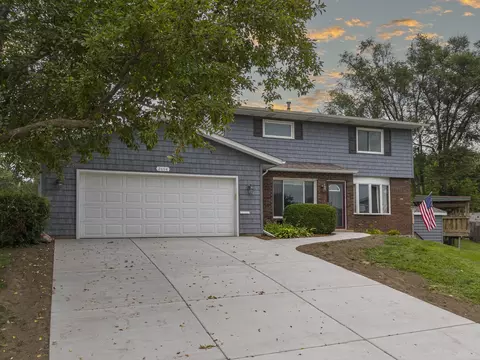 2604 E 34th Street Ct, Davenport, IA 52807