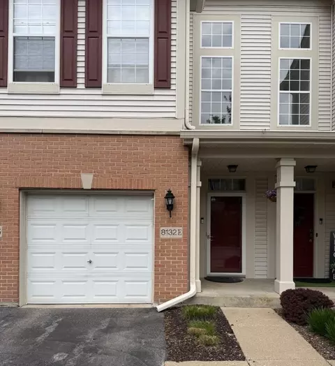 8132 Concord Ln #E, Justice, IL 60458