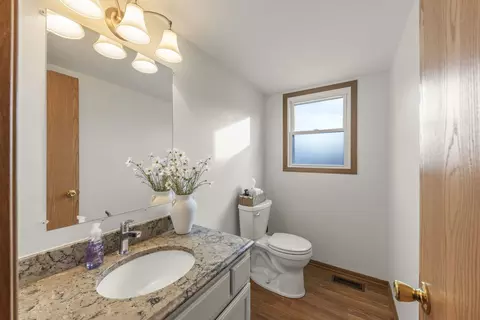 Bath - 1909 Cumberland Dr, Plainfield, IL 60586 photo 1 of 3