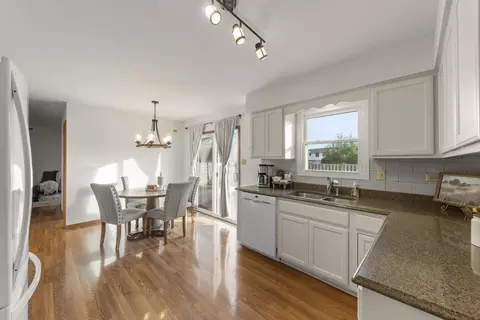Kitchen - 1909 Cumberland Dr, Plainfield, IL 60586 photo 2 of 3