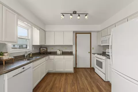 Kitchen - 1909 Cumberland Dr, Plainfield, IL 60586 photo 3 of 3