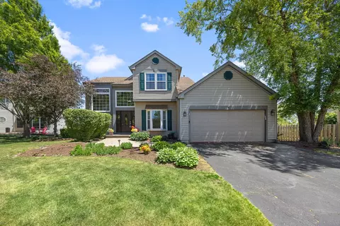 8 Elizabeth Ct, Lake In The Hills, IL 60156