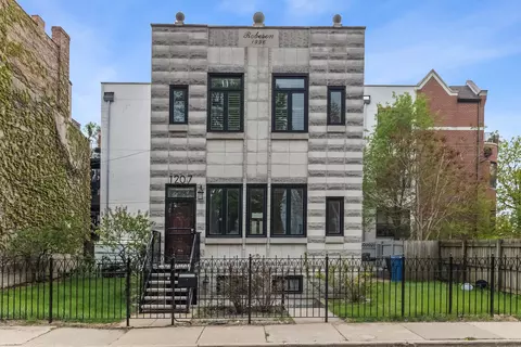 1207 E 44th Pl, Chicago, IL 60653
