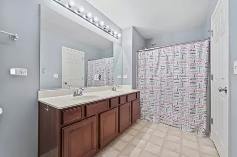 Bath - 25311 Scott Dr, Plainfield, IL 60544 photo 4 of 4
