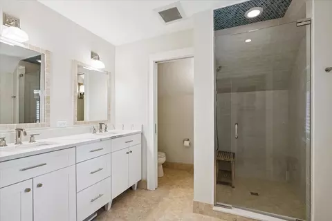 Bath - 6 E Witchwood Ln, Lake Bluff, IL 60044 photo 1 of 2