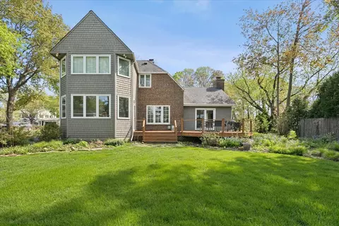 Exterior - 6 E Witchwood Ln, Lake Bluff, IL 60044 photo 6 of 8