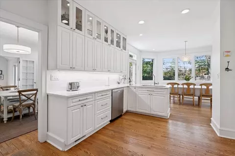 Kitchen - 6 E Witchwood Ln, Lake Bluff, IL 60044 photo 1 of 5
