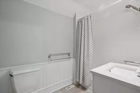 Bath - 6 E Witchwood Ln, Lake Bluff, IL 60044 photo 2 of 2