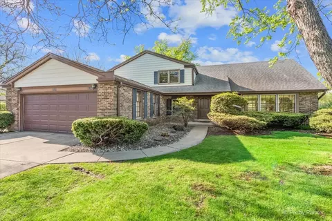 3116 Mary Kay Ln, Glenview, IL 60026