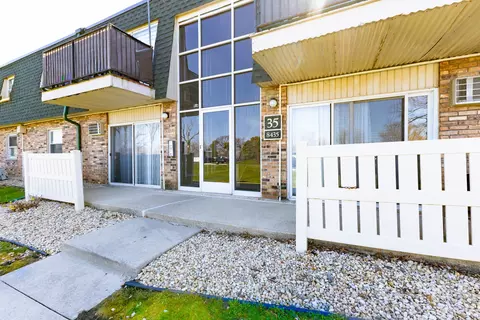8431 W 99th Ter #35-205, Palos Hills, IL 60465