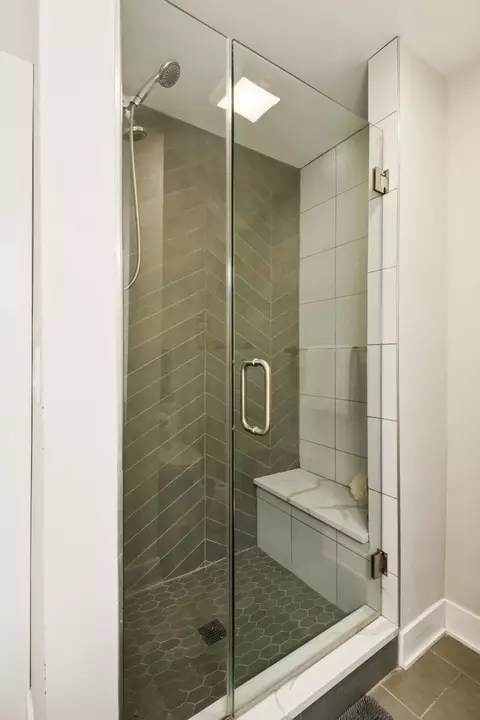 Bath - 815 Cumberland St, Hoffman Estates, IL 60169 photo 4 of 4