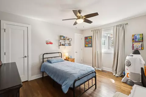 Bedroom - 815 Cumberland St, Hoffman Estates, IL 60169 photo 2 of 4