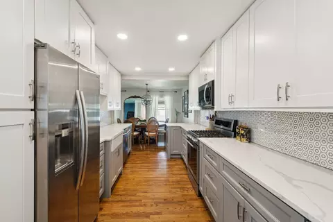 Kitchen - 815 Cumberland St, Hoffman Estates, IL 60169 photo 2 of 2