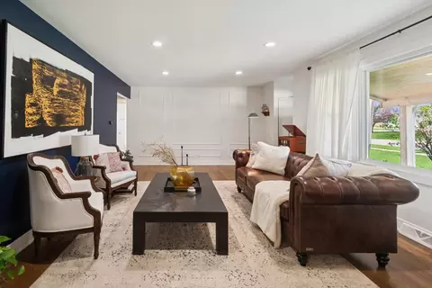 Living - 815 Cumberland St, Hoffman Estates, IL 60169 photo 3 of 6