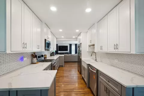 Kitchen - 815 Cumberland St, Hoffman Estates, IL 60169 photo 1 of 2