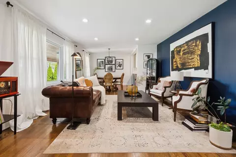 Living - 815 Cumberland St, Hoffman Estates, IL 60169 photo 1 of 6
