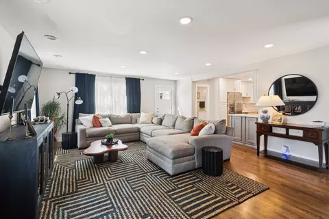 Living - 815 Cumberland St, Hoffman Estates, IL 60169 photo 5 of 6