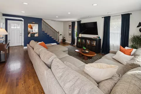 Living - 815 Cumberland St, Hoffman Estates, IL 60169 photo 6 of 6