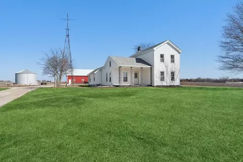 Exterior - 3292 E 24th Rd, Marseilles, IL 61341 photo 2 of 5