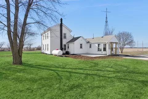 Exterior - 3292 E 24th Rd, Marseilles, IL 61341 photo 3 of 5