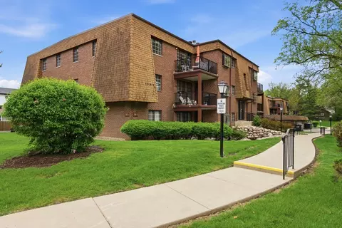 385 Duane St #304, Glen Ellyn, IL 60137