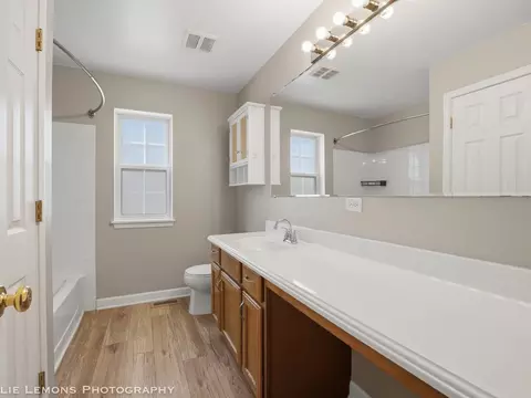 Bath - 3024 Cookson Ave, Elgin, IL 60124 photo 3 of 3