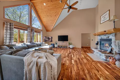 Living - 4595 Shady Ln, Morris, IL 60450 photo 1 of 3