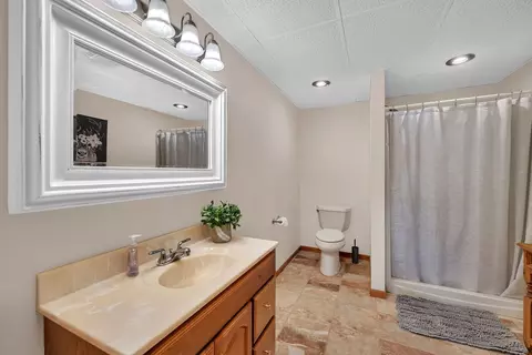 Bath - 4595 Shady Ln, Morris, IL 60450 photo 2 of 2