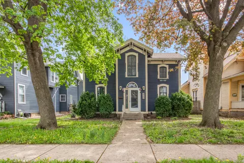 212 S 4th St, Aurora, IL 60505