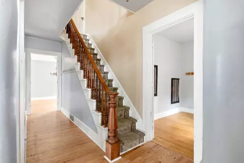 Entry Way - 212 S 4th St, Aurora, IL 60505 photo 2 of 4