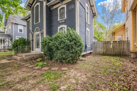 Exterior - 212 S 4th St, Aurora, IL 60505 photo 3 of 4