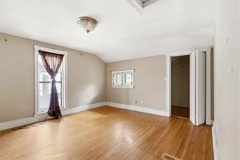 Bedroom - 212 S 4th St, Aurora, IL 60505 photo 4 of 9