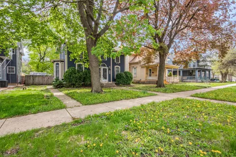 Exterior - 212 S 4th St, Aurora, IL 60505 photo 2 of 4