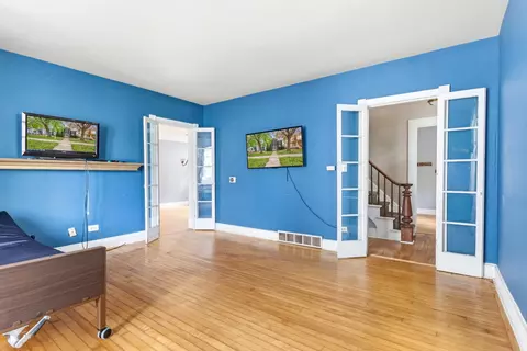 Living - 212 S 4th St, Aurora, IL 60505 photo 2 of 2