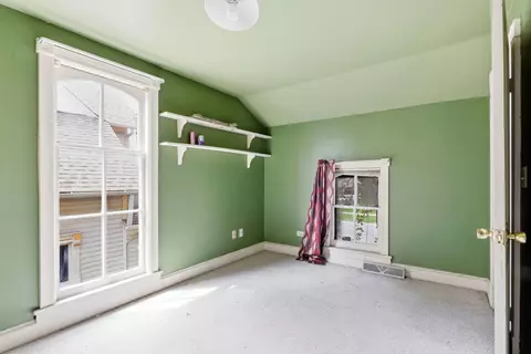 Bedroom - 212 S 4th St, Aurora, IL 60505 photo 3 of 9