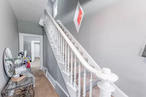 Entry Way - 168 Villa St, Elgin, IL 60120 photo 1 of 2