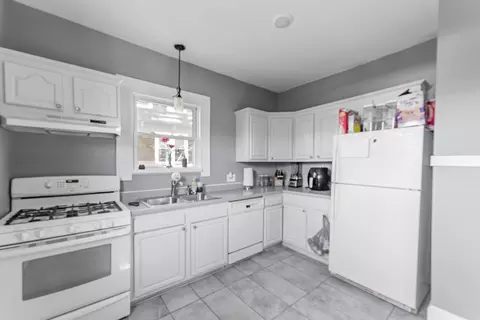 Kitchen - 168 Villa St, Elgin, IL 60120 photo 2 of 2