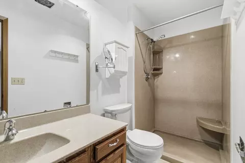 Bath - 3503 32nd St, Moline, IL 61265 photo 2 of 5
