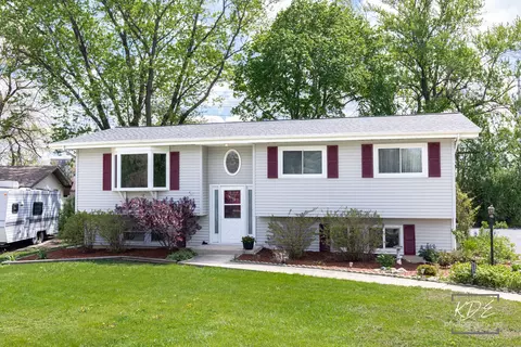 5385 Westview Ln, Lisle, IL 60532