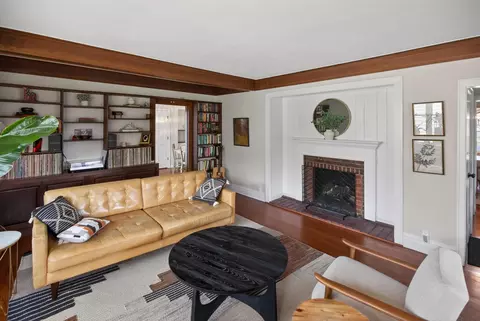 Living - 607 Evergreen St, Wheaton, IL 60187 photo 2 of 3