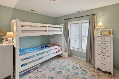 Bedroom - 607 Evergreen St, Wheaton, IL 60187 photo 2 of 4
