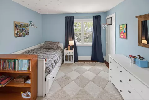 Bedroom - 607 Evergreen St, Wheaton, IL 60187 photo 3 of 4