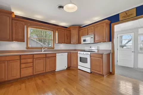 Kitchen - 605 S Eastern Ave, Manhattan, IL 60442 photo 3 of 4