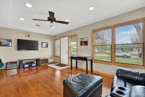 Living - 605 S Eastern Ave, Manhattan, IL 60442 photo 2 of 2