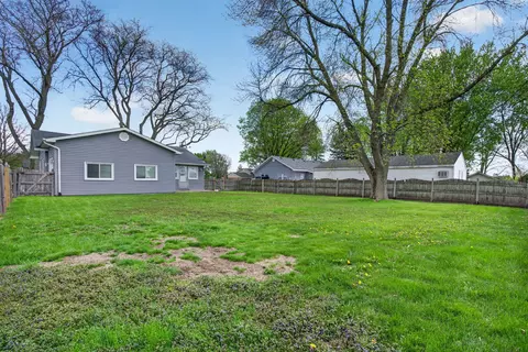 Exterior - 605 S Eastern Ave, Manhattan, IL 60442 photo 4 of 5