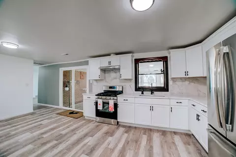 Kitchen - 2775 E Riverview Dr, Kankakee, IL 60901 photo 1 of 4