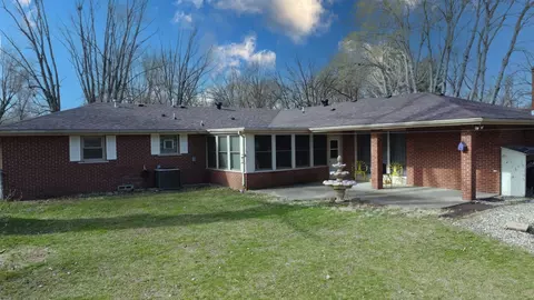 Exterior - 2775 E Riverview Dr, Kankakee, IL 60901 photo 4 of 9